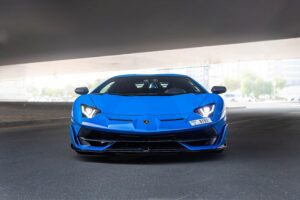 استأجر سيارة لامبورغيني أفانتادور.