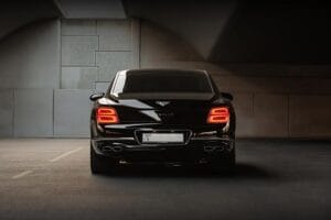 Прокат автомобилей Bentley Flying Spur в Дубае.