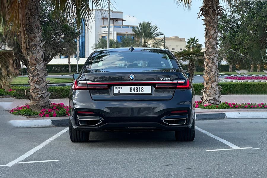 BMW 7er mieten in Dubai