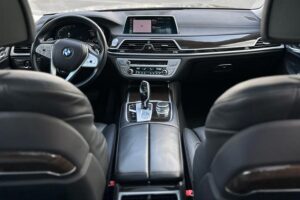 BMW 7er mieten in Dubai