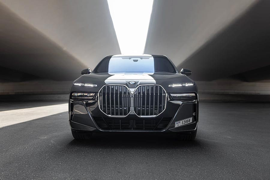 BMW 760i mieten in Dubai