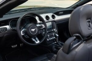 интерьер Ford Mustang