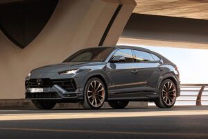 rent lamborghini urus