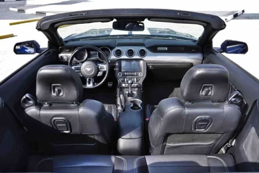 Интерьер Shelby Mustang