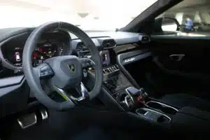 Lamborghini Urus S in Dubai mieten