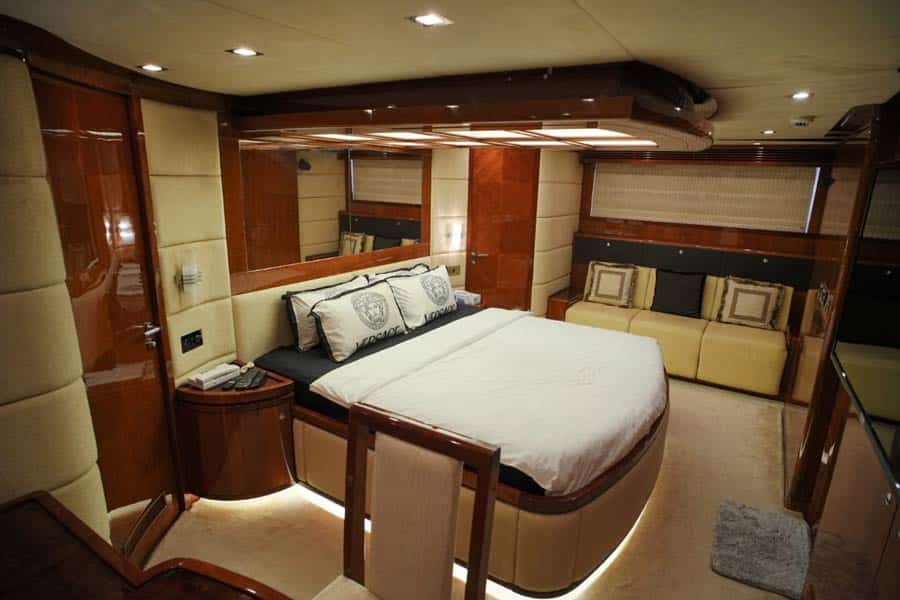 MAJESTY 88 Yacht