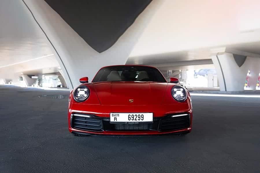 Mieten Sie einen Porsche 911 in Dubai