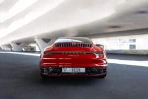 Louez une Porsche à Dubaï dès aujourd'hui !